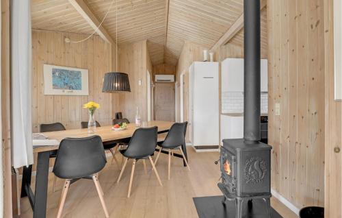 廚房, Cozy Home In Nexø With Sauna in 斯諾厄拜克