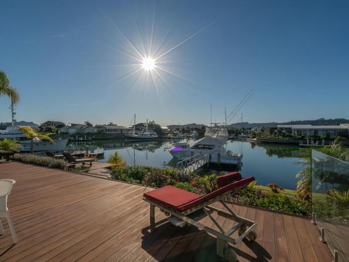Hosts on the Coast Boost Morale on the Canal, Whitianga (photo 6)