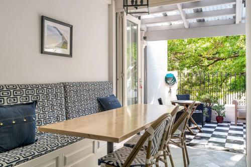 LUXE SURRY HILLS // 4 BEDROOMS // PERFECT LOCATION - main image