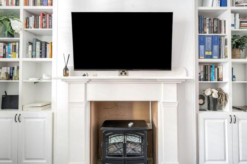 LUXE SURRY HILLS // 4 BEDROOMS // PERFECT LOCATION - image 11