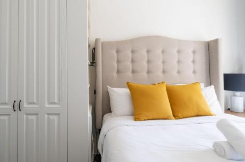 LUXE SURRY HILLS // 4 BEDROOMS // PERFECT LOCATION - image 12