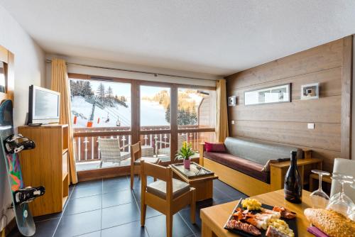 One-Bedroom Alcove or Duplex (5-6 Adults)