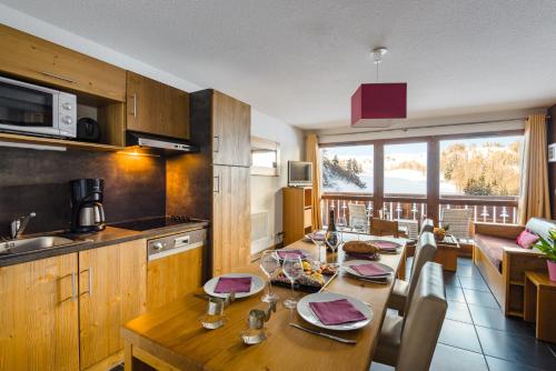 Two-Bedroom Apartment with Alcove (7-8 Adults) - Split Level