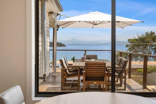 'The Alonnah' Beach House - Main House & Unit - Bruny Island