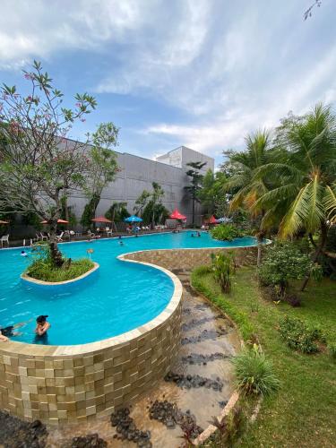 Swimming pool, Ispi Hotel Cikarang Festival in Cikarang