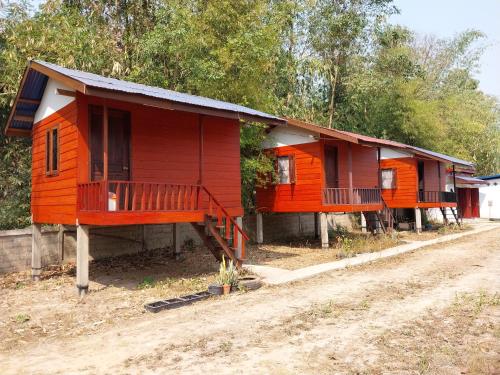 Pink Buffalo Eco-Resort in นาทรายทอง