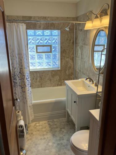The Parsonage of Marshall-4BR 2BA Entire House in Marshall, USA