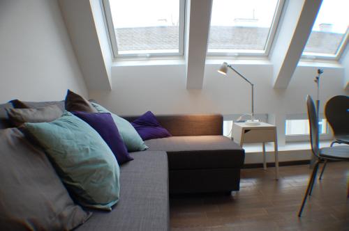 Studio Apartment Top 3 image 4
