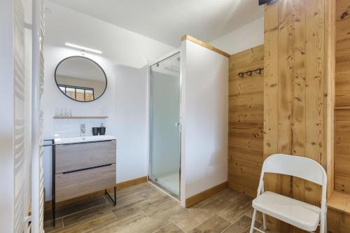 Apartment with Balcony image 9
