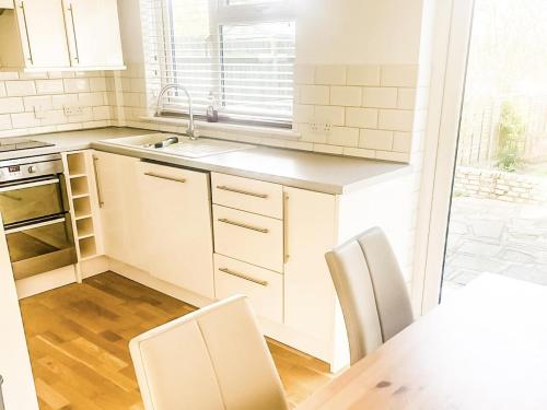 3-Bed House in London Garden & free parking