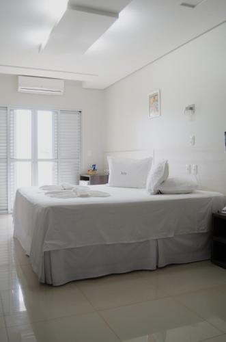 Tezla Hotel Set in a prime location of Primavera Do Leste, Tezla Hotel puts everything the city has to offer just outside your doorstep. The hotel offers a wide range of amenities and perks to ensure you have a g