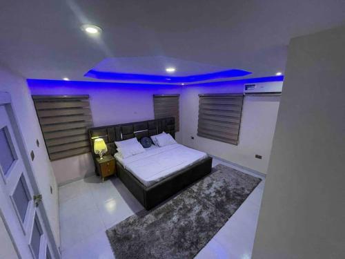 Luxurious 4 bedroom duplex with hot tub in 阿库雷