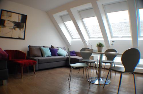 Studio Apartment Top 3 image 5