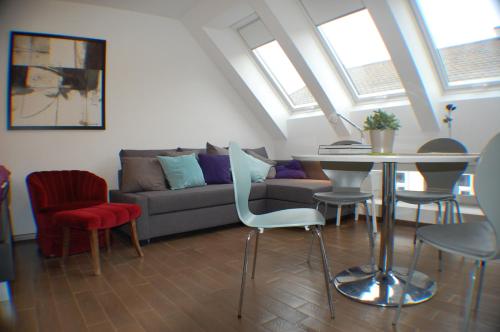 Studio Apartment Top 3 image 6
