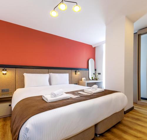 3 bedrooms, 6 beds