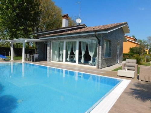 Elegant villa in the idyllic island of Albarella