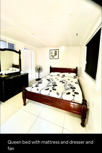 Private entry studio room with bathroom and kitchen in Blacktown