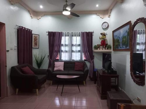 CABRERA GUEST HOUSE exGREEN BAMBOO GUIMARAS in Guimaras sala