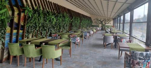 Ресторан, Hotel Carmen in Предял