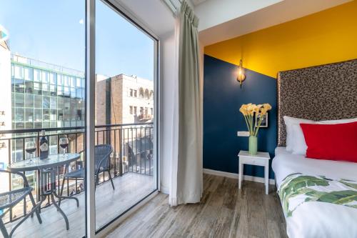 3 bedrooms, 6 beds