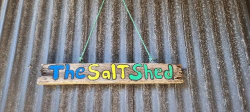 Raglan West Retro Beach Vibe Accommodation