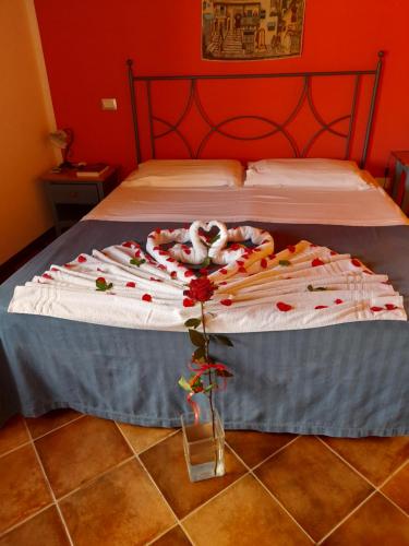 Double Room with Balcony and Sea View image 1