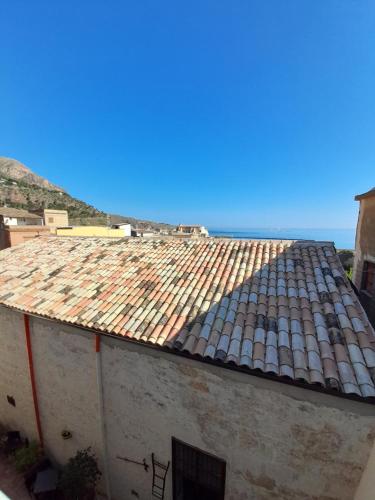 Deluxe Double Room with Sea View image 3