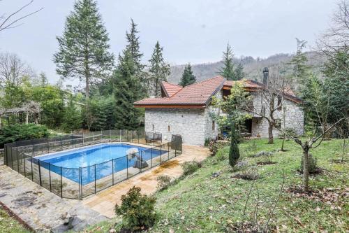 Spacious Private Villa with Pool in Sile