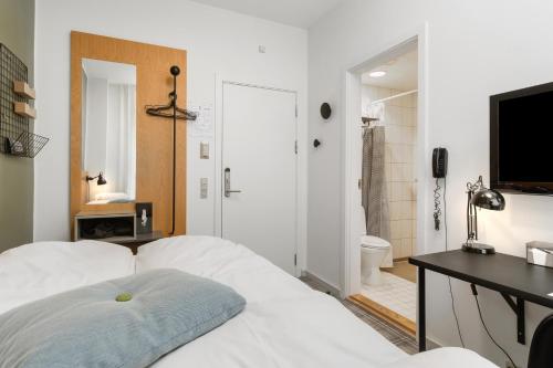 Small Room image 5