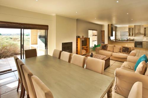 Wyposażenie, Mulligan, Langebaan, 10-sleeper in Langebaan Country Estate