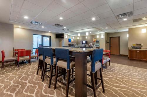 Comfort Suites Bridgeport - Clarksburg