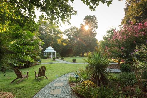 Arrowhead Inn in Durham, USA
