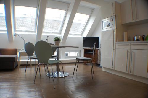 Studio Apartment Top 3 image 9