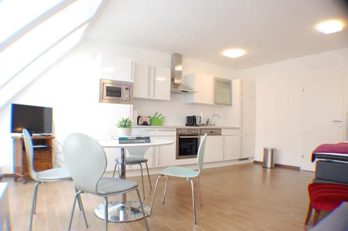 Studio Apartment Top 3 image 10