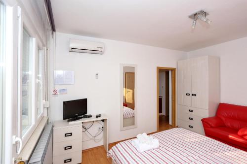 1 queen bed