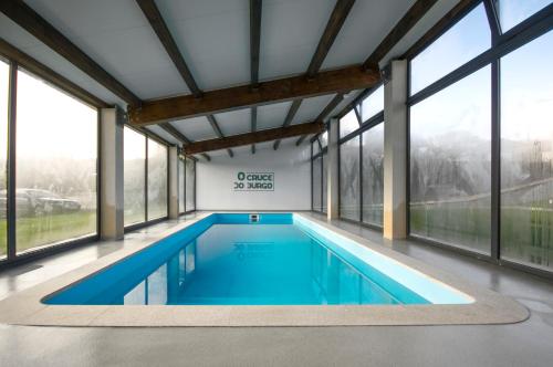 Peldbaseins, Hotel Rural O Cruce do Burgo in Friol