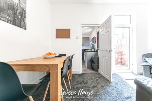 Severn Street House Serviced Accommodation in Leigh South