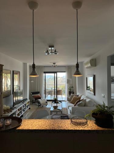 Apartment with Mountain View