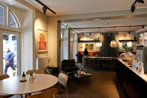Ibsens Hotel - image 12