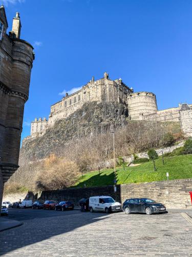 Snug Studio on The Grassmarket, 5mins from Castle 2