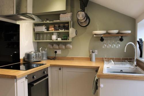Bumblebee Cottage nestled in stunning countryside. in Roughlee