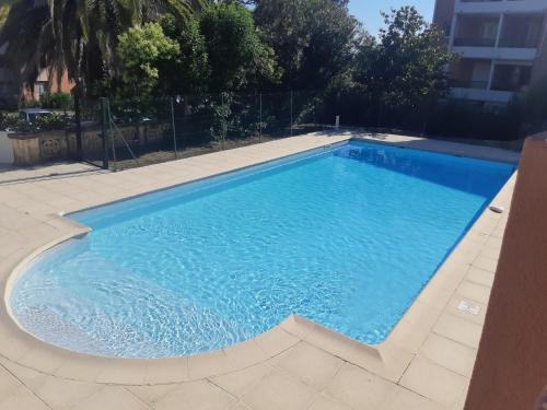 Swimming pool, Appartement Saint-Raphael rez de jardin avec piscine in Vallon de Coste