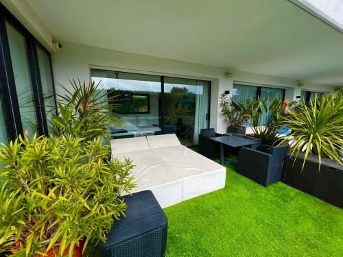 King Room with Pool View