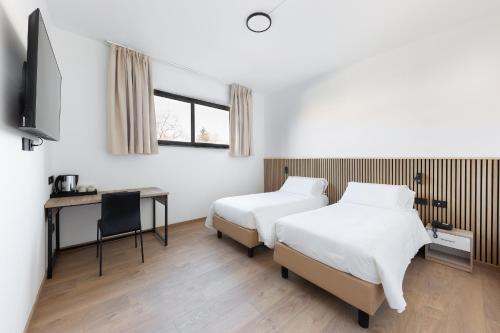 2 twin beds