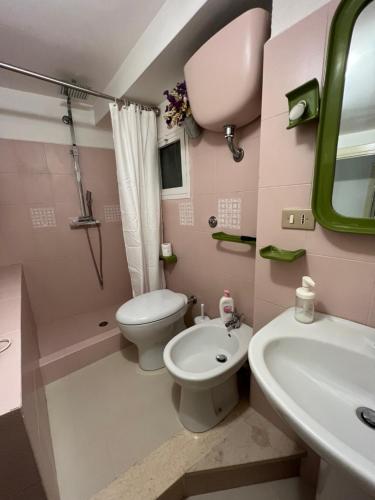Bathroom, I Due Gradoni Stone House in Pacentro
