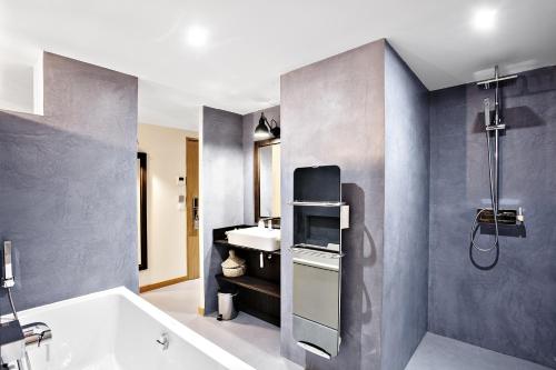 room detail thumbnail 2