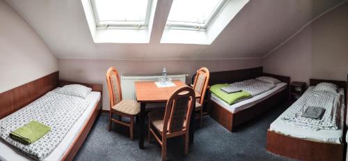 3 twin beds