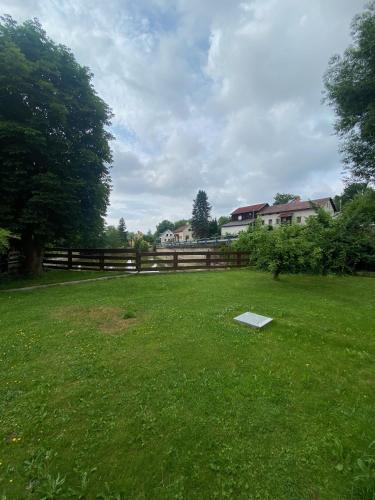 Kert, Chata Pepina in Růžová