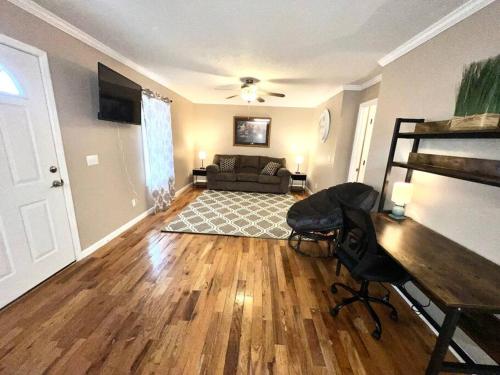 . Peaceful Townhouse Near Lake