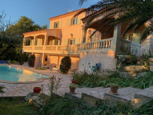 Villas Villa avec piscine et jardin * Sommieres *
